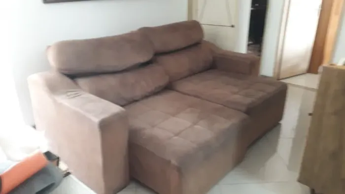 Sofá com chaise longue retrátil