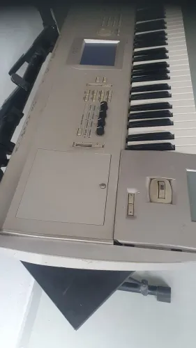 Teclado korg triton studio 61