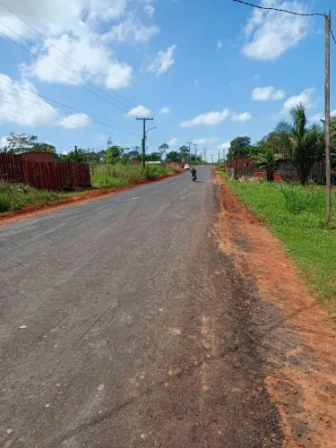 Vendo um terreno com uma casinha de madeira