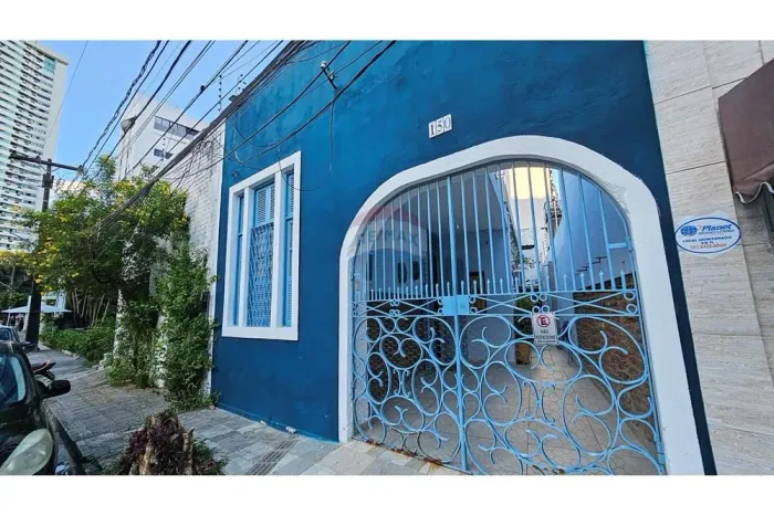 Casa Moderna na Rua do Cupim, 150: Conforto e Conveniência