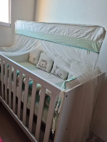 Berço para bebê com kit completo e colchão