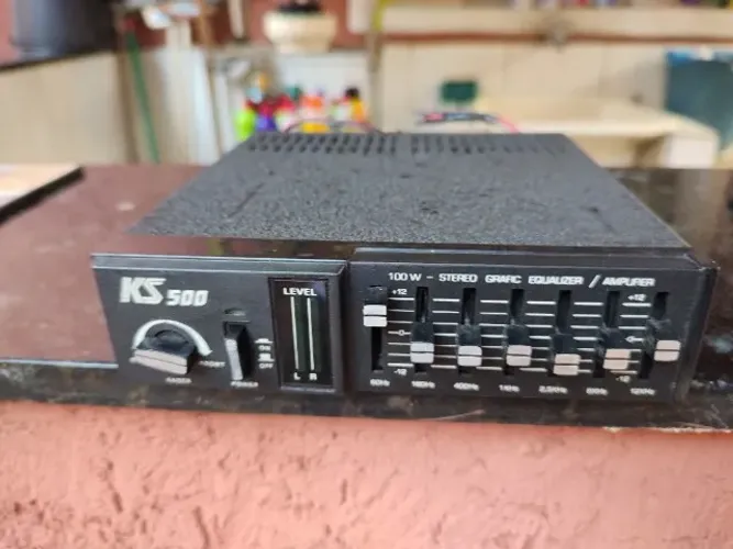 Amplificador marca KS 500 conservado para o som do seu carro..