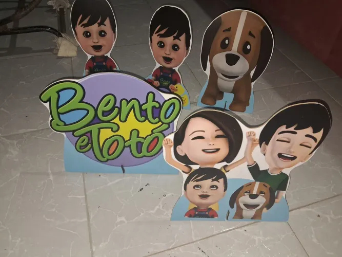 Vendo 5 display de Bento e toto novos