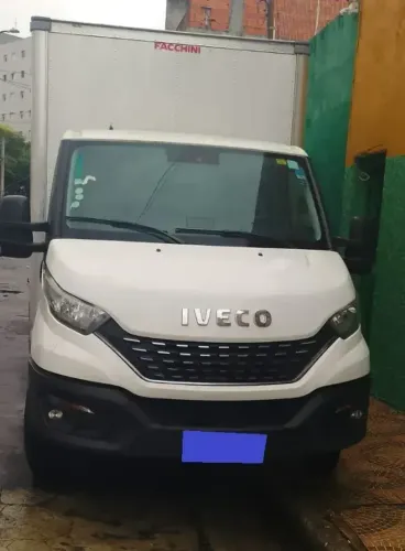 Iveco Daily Chasis 35-150 Cs Baú De Aluminio Facchini 2022