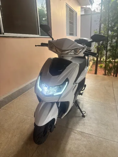 Scooter Elétrica Luyuan 2024 (Semi Nova) Bateria Grafeno - Aut. 90km e Vel. até 65km/h