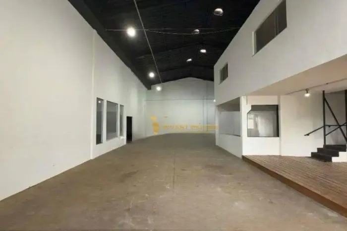 Barracão com 400m² para alugar
