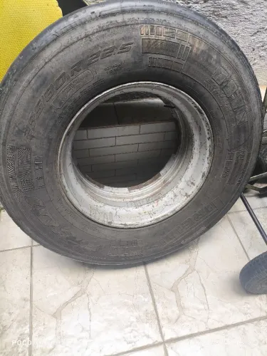 Pneu 295 com aro roda raiada