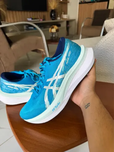 VENDO ASICS MAGIC SPEED 4 (C/ PLACA DE CARBONO)