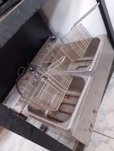 FRITADEIRA ELÉTRICA INOX - 2 CUBAS 5 LITROS (CADA) 220V - SUPRITECS - 35000W