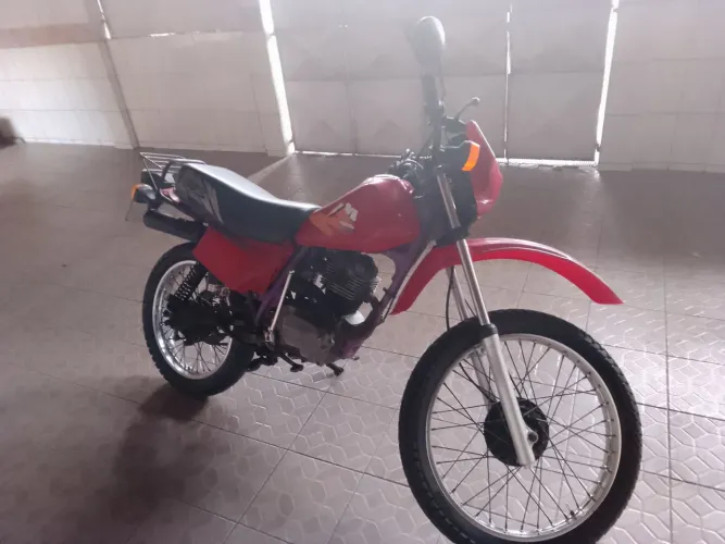 Vendo moto Honda XLS 125 isenta de IPVA Preço 4.700 reais