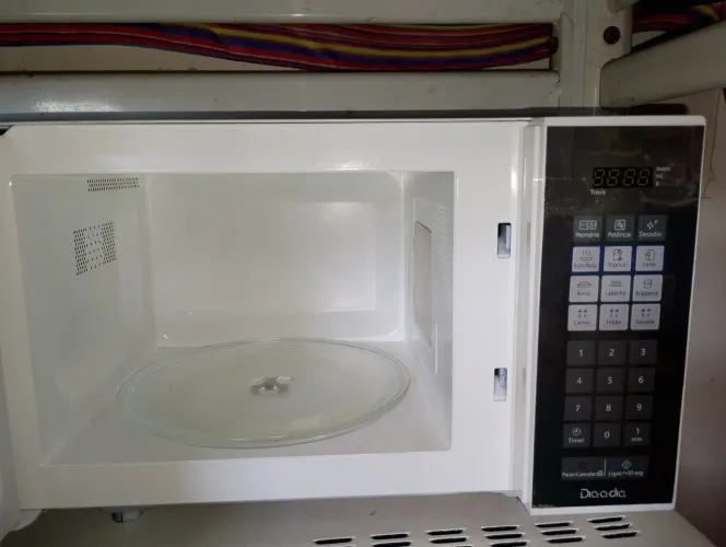Microonda Panasonic dia a dia 20 litros espelhado
