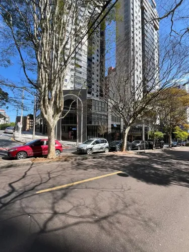Conjunto Comercial 134 m² com 7 Salas Champagnat / Bigorrilho