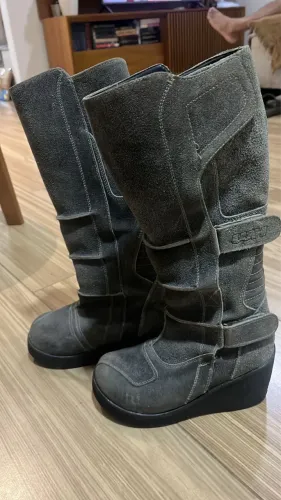 Bota WH cinza cano alto y2k
