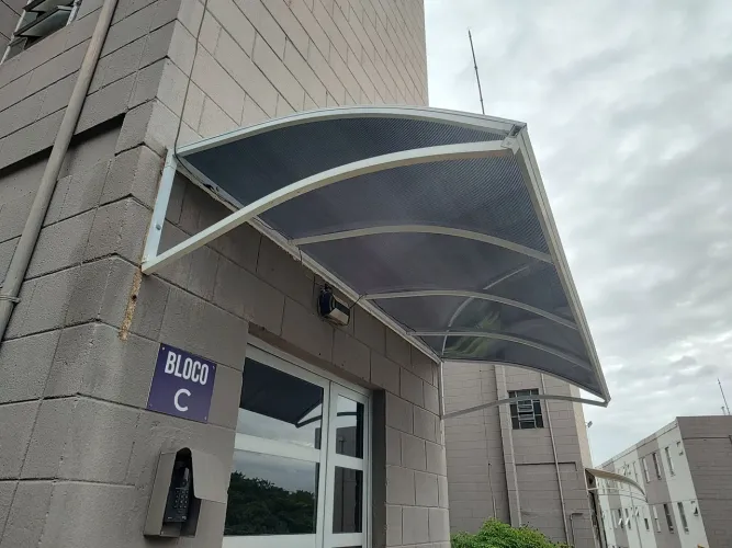 Toldo policarbonato . Alumínio pintura eletrostática.