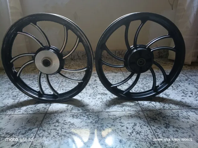 Par de rodas liga leve Yamaha YBR 125 / Factor ( freio tambor ) usadas