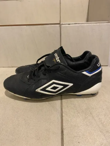 Chuteira Umbro Speciali Campo