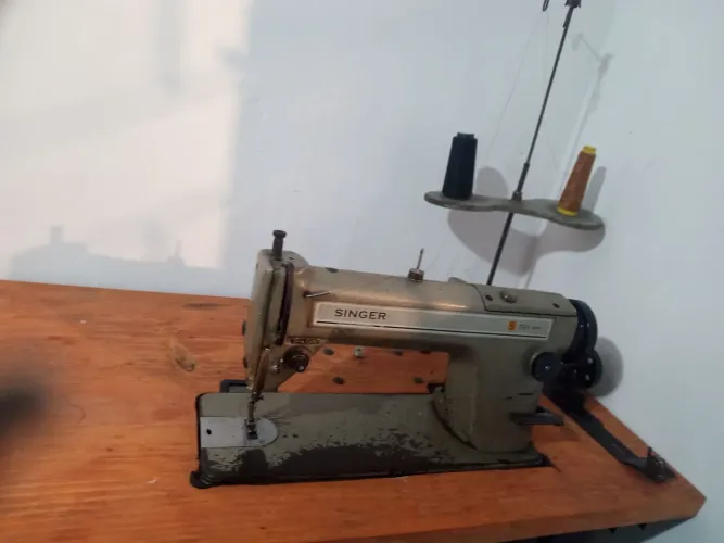 Vendo máquina industrial e overloque barato 