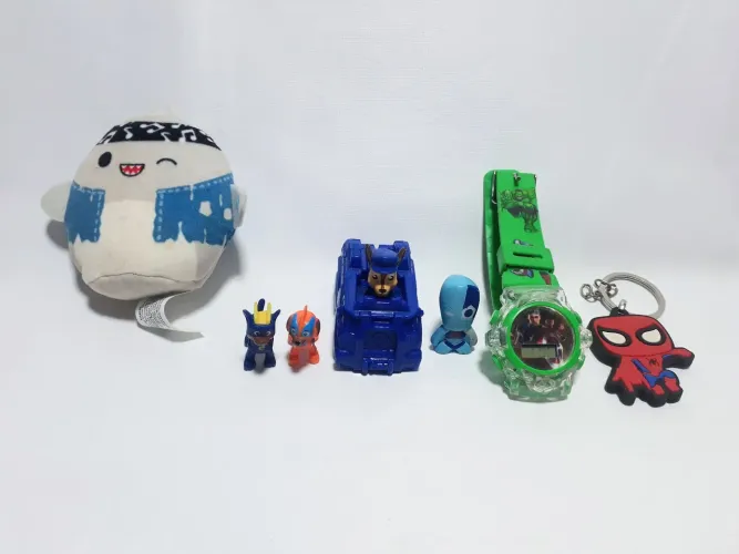 Lotinho de brinquedo + relógio