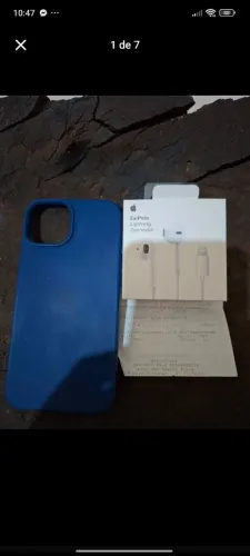 Vendo fone Apple usado apenas 1 vez uma case e um cabo USB iPhone 17 pro max