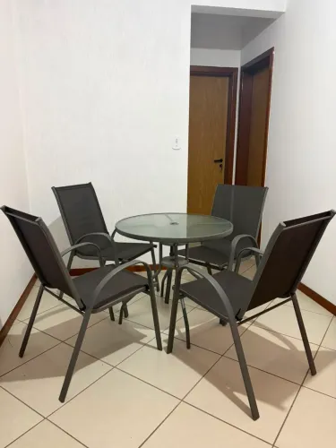Conjunto para Jardim mesa e 4 Cadeiras Cinza, comprado na Leroy Merlin