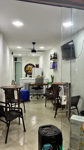 VENDO DEPÓSITO DE BEBIDAS COMPLETO 