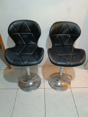 Vendo duas cadeiras semi novas