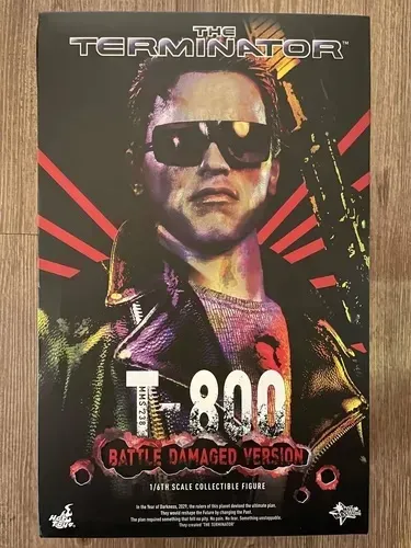 Hot toys T800 battledamaged Policial Station 1984