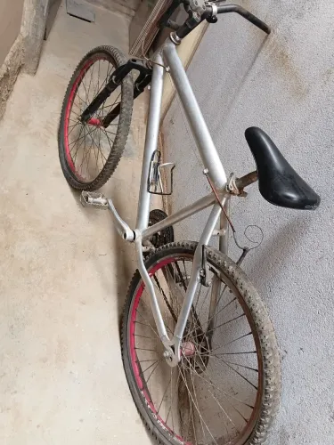 Bicicleta para conserto 