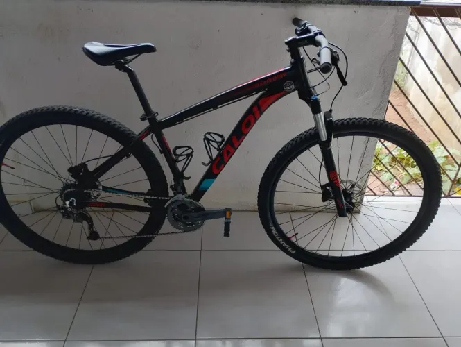 Bicicleta Caloi Explorer Aro 29 - Shimano Alivio 27v | RockShox XC30 | Tubeless 