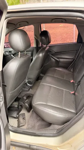 Ford Focus 1.8 16V 5P 2003