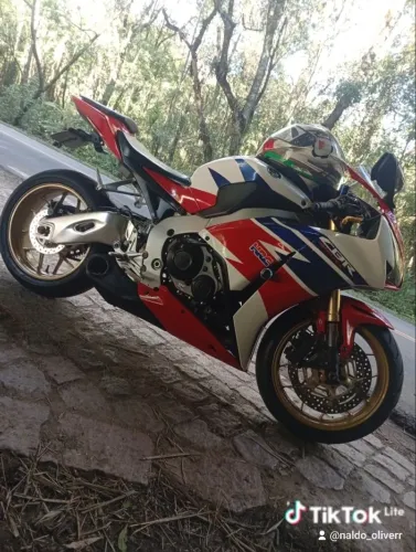 CBR 1000 pego trocas