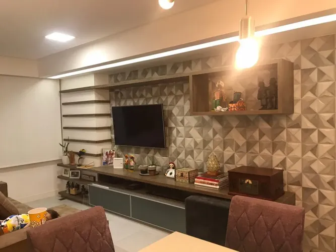 Apartamento todo reformado, na Estrada das Ubaias
