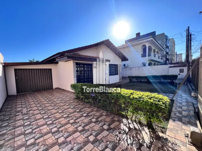 Locação - Casa com Edícula, 3 quartos, 2 vagas, Churrasqueira, Quintal Amplo, 200 m², Estr
