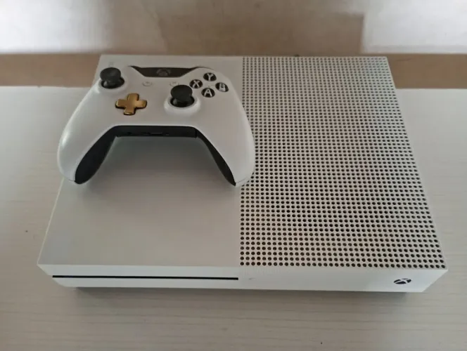 X BOX ONE S 1 TB
