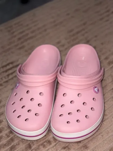 Crocs original usada uma única vez. 250,00 LEIAM A DESCRIÇÃO.