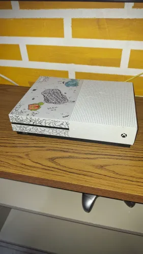 XBOX ONE 500GB USADO(COM PEQUENOS DEFEITOS,PARA SABER WUAIS MANDAR MENSAGEM)