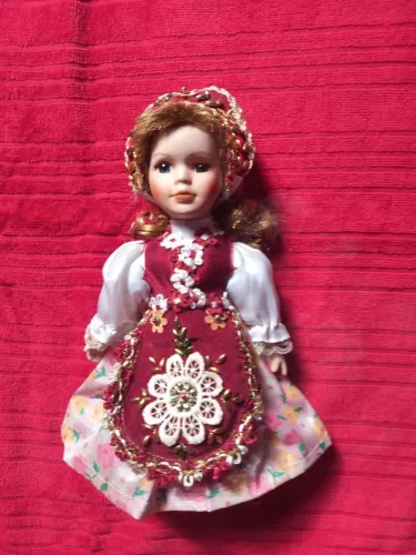 BONECA DE PORCELANA IMPORTADA DA HUNGRIA