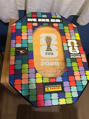 Box Estádio Copa 2026 + 1126 figurinhas pra colar + Legend Cristiano Ronaldo Prata 