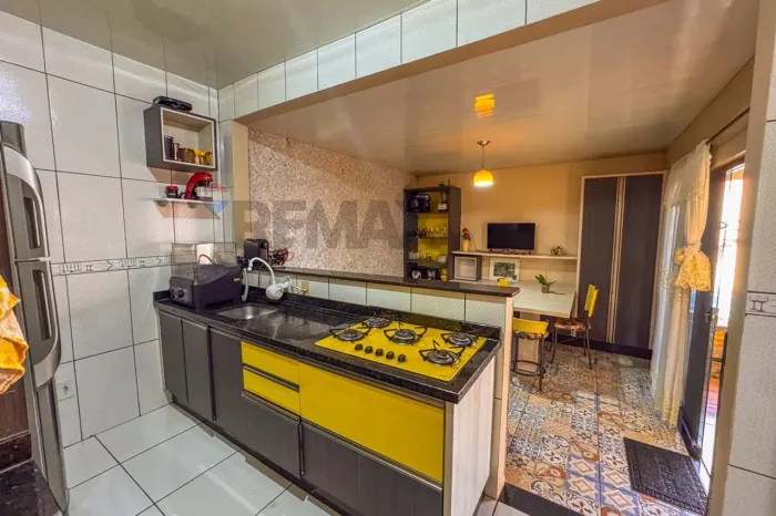 Casa com 2 Dormitórios (Suite + 1 quarto) com Piscina no Santa Clara IV - Toledo/PR