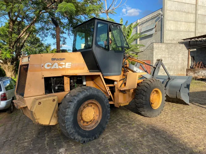 Pá Carregadeira- Case W20E Ano 2008- Cabinada com Ar Condicionado-transmissão Clark 28000