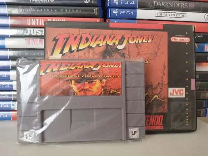 Indiana Jones com capa de época(paralelo)