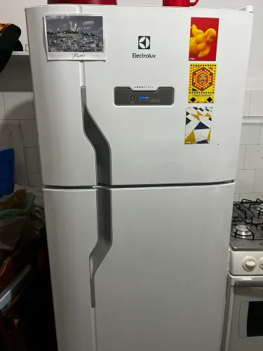 Geladeira 2 portas Electrolux frostfree 247L  