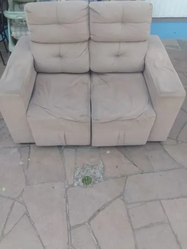 Vendo esse sofá inteirinho de 2 lugares bem macio só buscar em Canoas não entrego 280