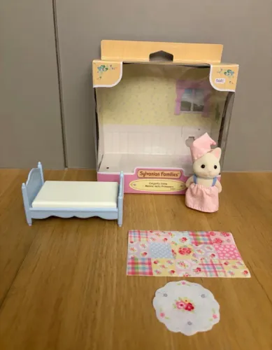 Sylvanian families conjunto menina gato primavera, em excelente estado. Completa.