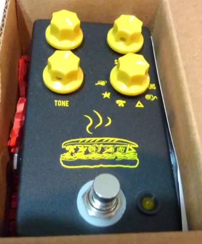 Pedal de distorção/fuzz para guitarra JHS Muffuletta, como novo