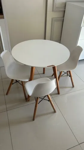 Mesa infantil com 3 cadeiras