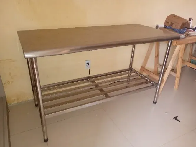 Mesa em aço inox