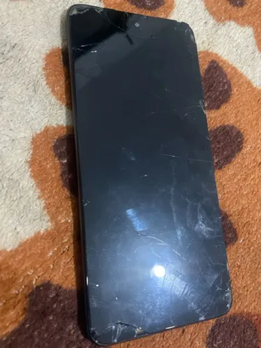 Vendo celular da Oopo tela arrumar restante funcionando perfeitamente preciso urgente 