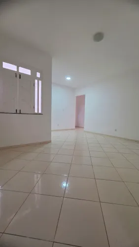 Apto Casa Térrea em Residencial Multifamiliar