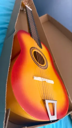 Violão de corda infantil resistente e com cordas de verdade